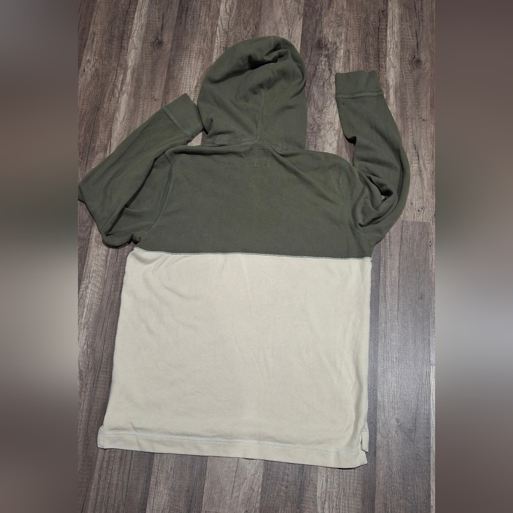 Abercrombie & Fitch Two-Tone Green and Cream Zip-Up Sweater SMOKE FREE HOME. - Picture 2 of 5